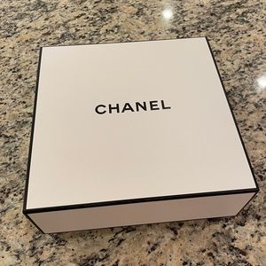 Chanel box (AUTHENTIC)